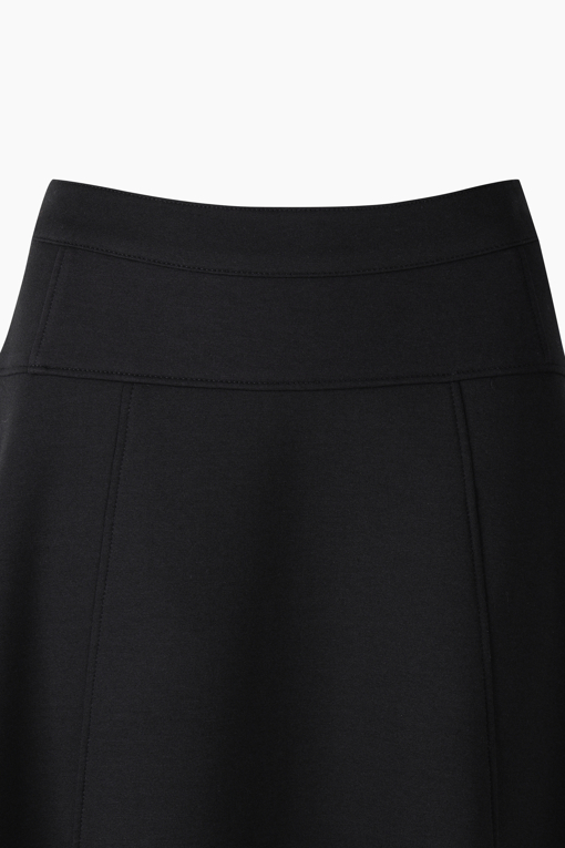 https://img.benettonmall.com/PARTS/KS/26F/SASK34661BK_MB_D3.jpg?cb=1789983961