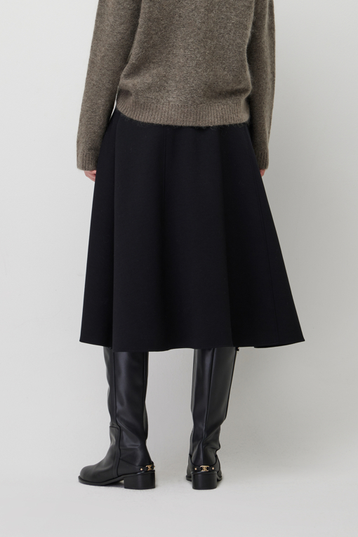 https://img.benettonmall.com/PARTS/KS/26F/SASK34661BK_MB_M2.jpg?cb=1790808094