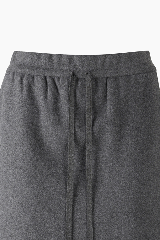 https://img.benettonmall.com/PARTS/KS/26F/SASK35661GR_MB_D2.jpg?cb=1793028892