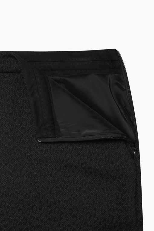 https://img.benettonmall.com/PARTS/KS/26F/SASK36661BK_MB_D4.jpg?cb=1789983961