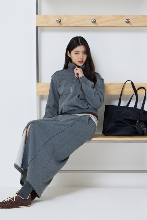 https://img.benettonmall.com/PARTS/KS/26F/SASKE2661DG_MB_M8.jpg?cb=1792404559