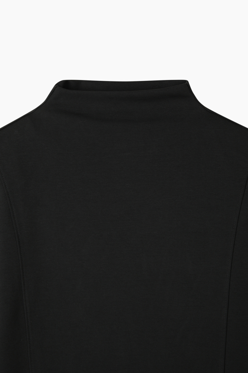https://img.benettonmall.com/PARTS/KS/26F/SATS31661BK_MB_D2.jpg?cb=1789983961