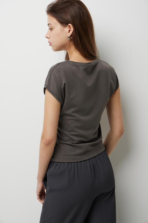 https://img.benettonmall.com/PARTS/KS/26F/SATSE1641CG_MB_D4.jpg?cb=1787100377