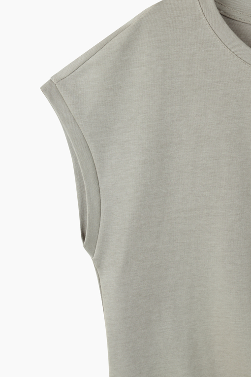 https://img.benettonmall.com/PARTS/KS/26F/SATSE1641KG_MB_D13.jpg?cb=1787829942