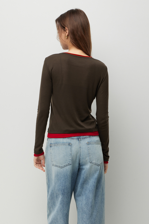 https://img.benettonmall.com/PARTS/KS/26F/SATSE2641BR_MB_D2.jpg?cb=1787100377