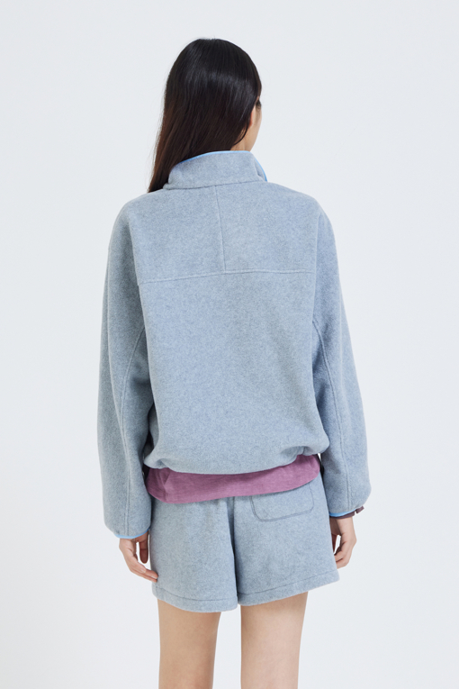https://img.benettonmall.com/PARTS/KS/26F/SATSE3661LG_MB_M2.jpg?cb=1792404559