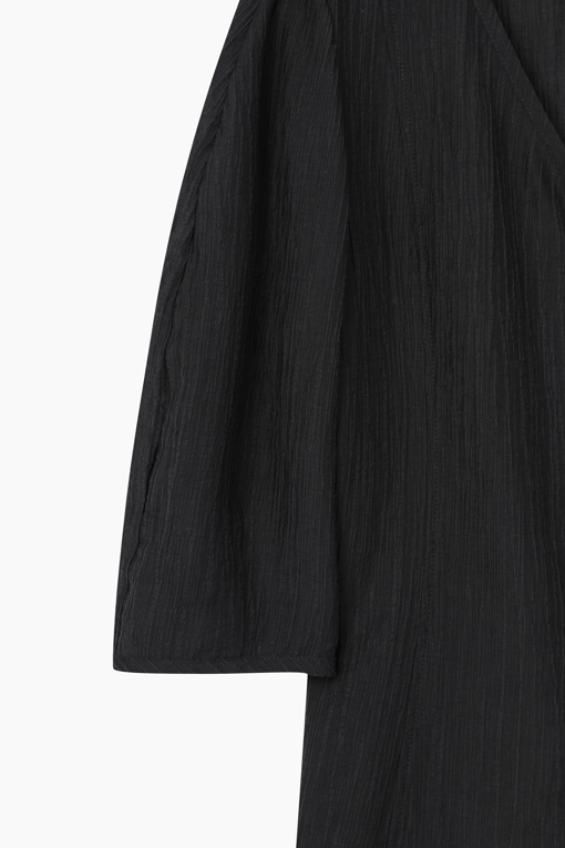 https://img.benettonmall.com/PARTS/KS/26F/SAWS06641BK_MB_D13.jpg?cb=1789983961