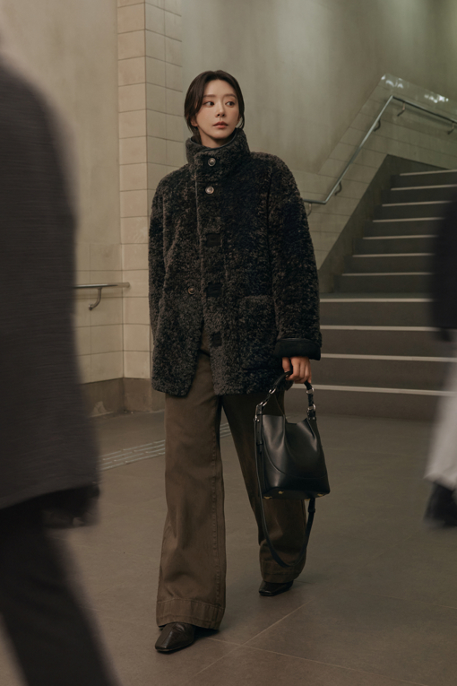 https://img.benettonmall.com/PARTS/KS/26F/SCBG32661BK_MB_L0.jpg?cb=1793028892