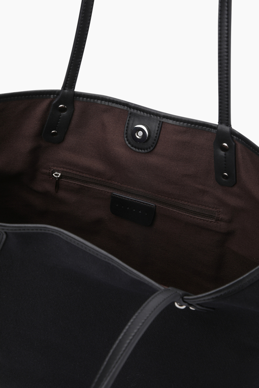 https://img.benettonmall.com/PARTS/KS/26F/SCBG35661BK_MB_D3.jpg?cb=1793028892
