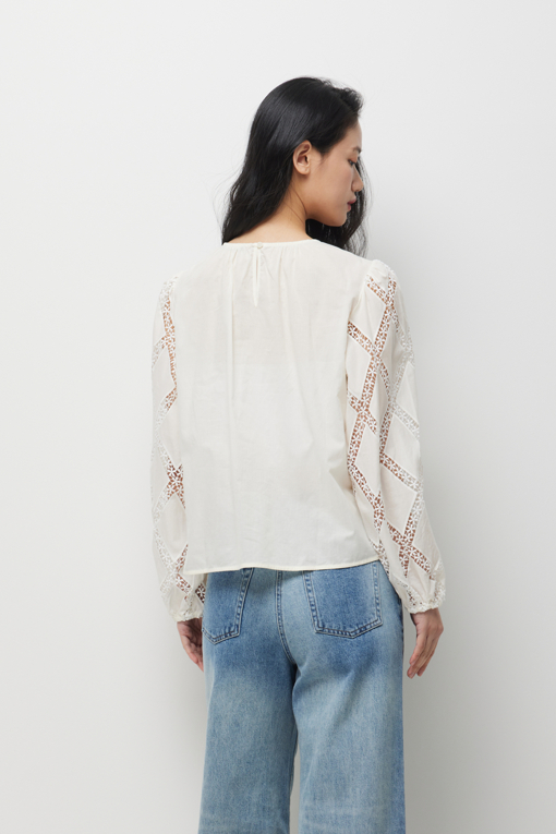 https://img.benettonmall.com/PARTS/KS/26S/5WTKLQ09XIV_MB_D2.jpg?cb=1782918151