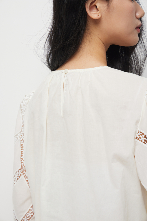 https://img.benettonmall.com/PARTS/KS/26S/5WTKLQ09XIV_MB_D4.jpg?cb=1782918151
