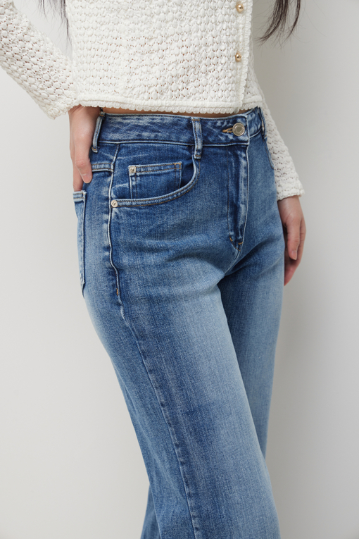 https://img.benettonmall.com/PARTS/KS/26S/SADP33631DB_MB_D3.jpg?cb=1782918151