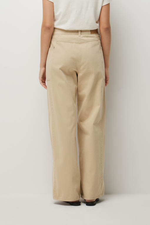 https://img.benettonmall.com/PARTS/KS/26S/SADP37631BG_MB_D2.jpg?cb=1782918151