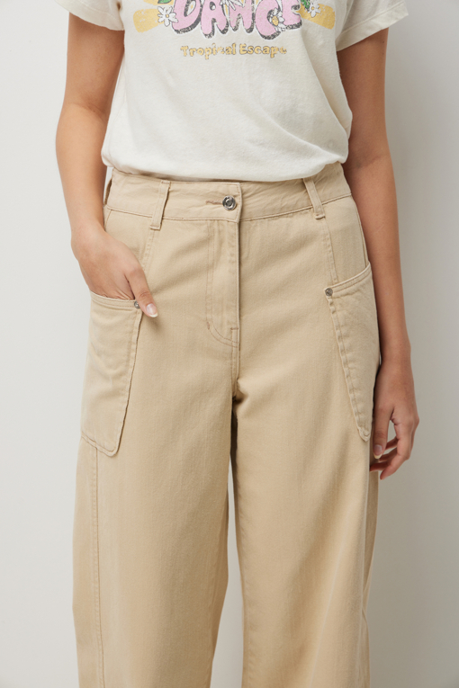 https://img.benettonmall.com/PARTS/KS/26S/SADP37631BG_MB_D3.jpg?cb=1782918151