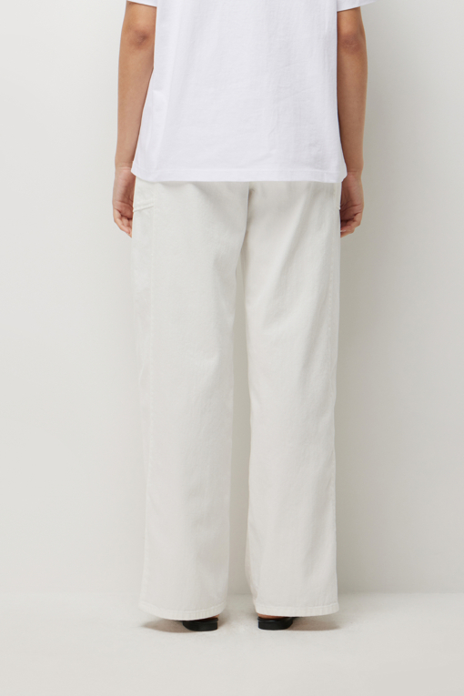 https://img.benettonmall.com/PARTS/KS/26S/SADP37631WH_MB_D2.jpg?cb=1782918151