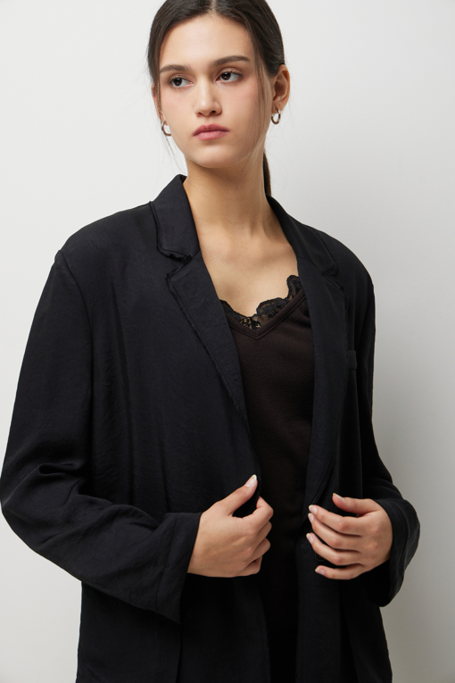https://img.benettonmall.com/PARTS/KS/26S/SAJK33631BK_MB_D3.jpg?cb=1782918151