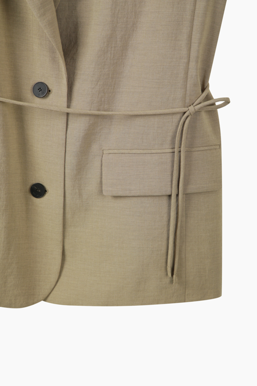https://img.benettonmall.com/PARTS/KS/26S/SAJK35631LW_MB_D3.jpg?cb=1778668868