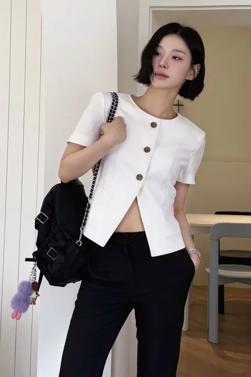 https://img.benettonmall.com/PARTS/KS/26S/SAJK85631WH_MB.jpg?cb=1782918151
