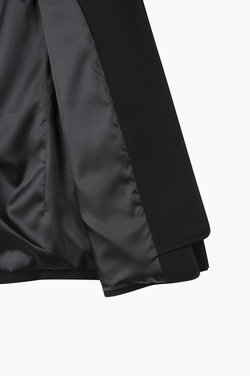 https://img.benettonmall.com/PARTS/KS/26S/SAJKE1631BK_MB_D16.jpg?cb=1778668868