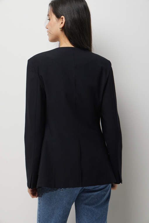https://img.benettonmall.com/PARTS/KS/26S/SAJKE2631BB_MB_D4.jpg?cb=1778668868