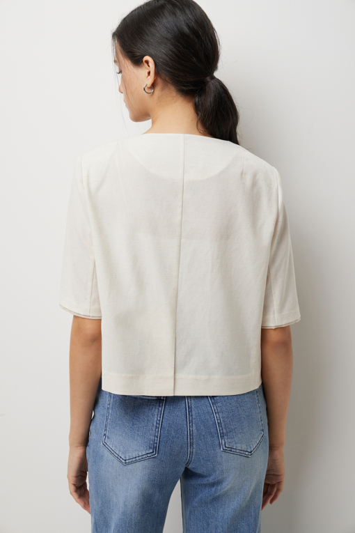 https://img.benettonmall.com/PARTS/KS/26S/SAJKE7631IV_MB_D4.jpg?cb=1778668868