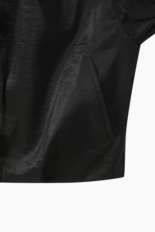 https://img.benettonmall.com/PARTS/KS/26S/SAJP31631BK_MB_D14.jpg?cb=1782918151