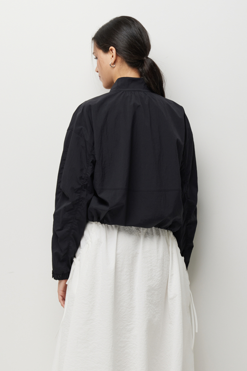 https://img.benettonmall.com/PARTS/KS/26S/SAJP35631BK_MB_D2.jpg?cb=1782918151