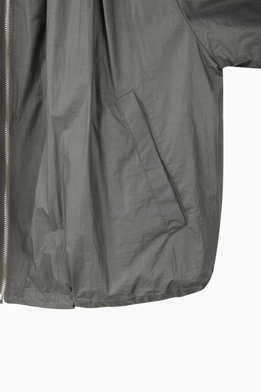 https://img.benettonmall.com/PARTS/KS/26S/SAJP36631DG_MB_D14.jpg?cb=1782918151