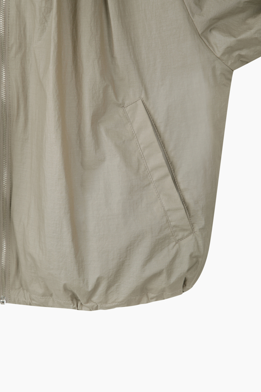 https://img.benettonmall.com/PARTS/KS/26S/SAJP36631KA_MB_D14.jpg?cb=1782918151