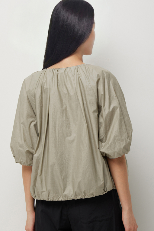 https://img.benettonmall.com/PARTS/KS/26S/SAJP36631KA_MB_D4.jpg?cb=1782918151