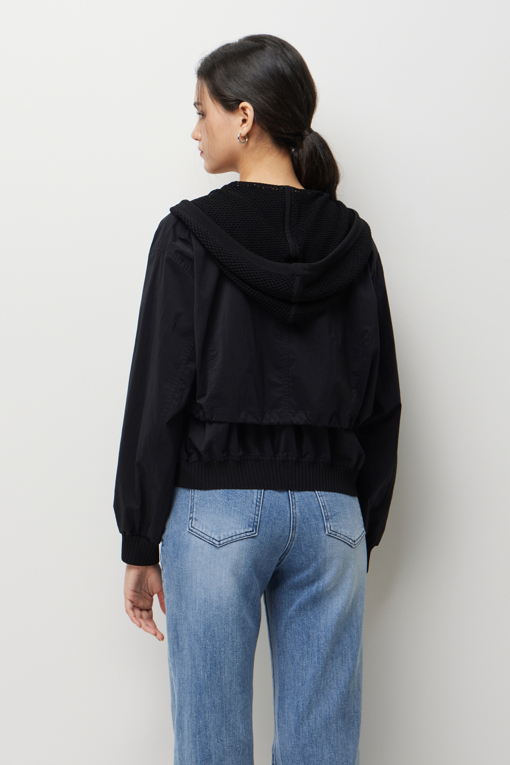 https://img.benettonmall.com/PARTS/KS/26S/SAJP39631BK_MB_D2.jpg?cb=1778668868