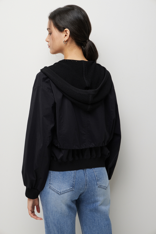 https://img.benettonmall.com/PARTS/KS/26S/SAJP39631BK_MB_D4.jpg?cb=1778668868