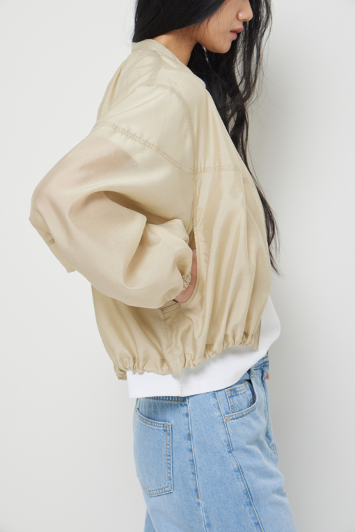 https://img.benettonmall.com/PARTS/KS/26S/SAJP80631BG_MB_D4.jpg?cb=1782918151