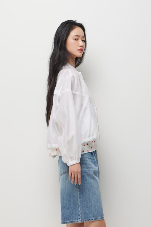 https://img.benettonmall.com/PARTS/KS/26S/SAJP80631WH_MB_D1.jpg?cb=1782918151