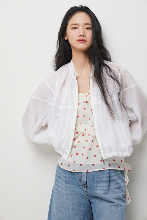 https://img.benettonmall.com/PARTS/KS/26S/SAJP80631WH_MB_D3.jpg?cb=1782918151