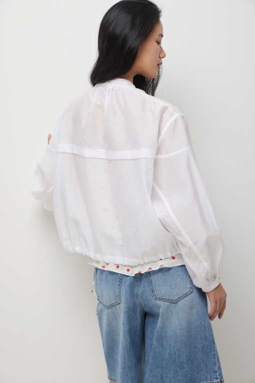 https://img.benettonmall.com/PARTS/KS/26S/SAJP80631WH_MB_D4.jpg?cb=1782918151