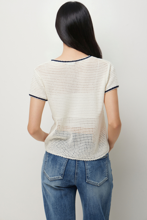 https://img.benettonmall.com/PARTS/KS/26S/SAKC43631IV_MB_D4.jpg?cb=1782918151