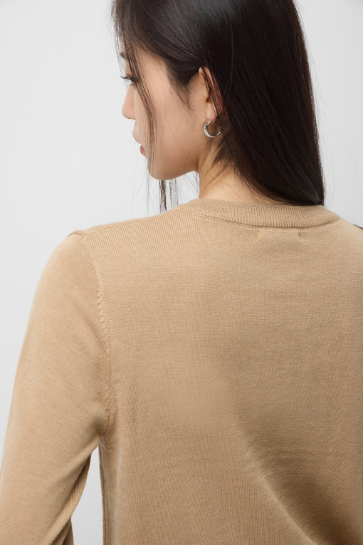 https://img.benettonmall.com/PARTS/KS/26S/SAKCE1611BG_MB_D4.jpg?cb=1782918151