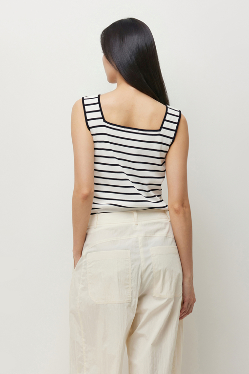 https://img.benettonmall.com/PARTS/KS/26S/SAKP42631IV_MB_D2.jpg?cb=1782918151