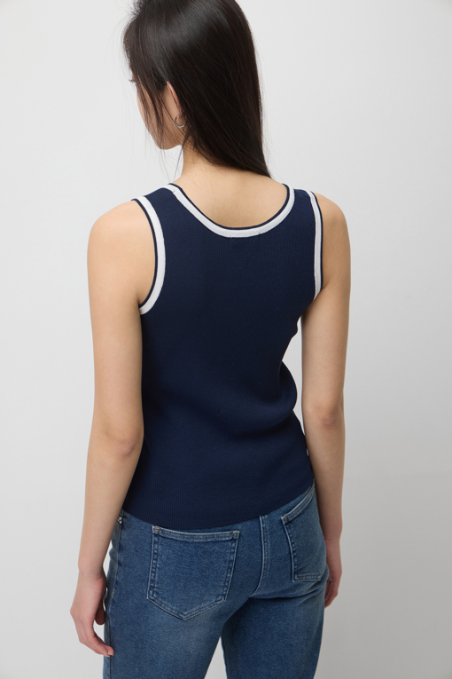 https://img.benettonmall.com/PARTS/KS/26S/SAKP80631NY_MB_D4.jpg?cb=1778668868