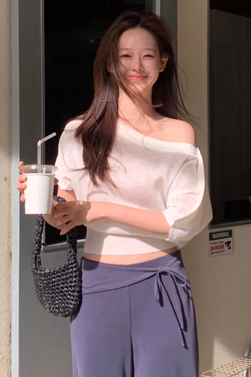 https://img.benettonmall.com/PARTS/KS/26S/SAKPE8631IV_MB.jpg?cb=1777643535