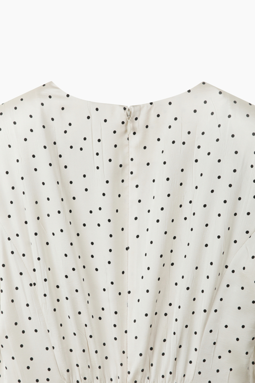 https://img.benettonmall.com/PARTS/KS/26S/SAOP31631CR_MB_D14.jpg?cb=1782918151
