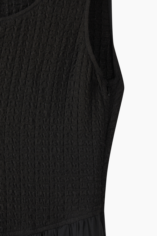 https://img.benettonmall.com/PARTS/KS/26S/SAOPE3631BK_MB_D14.jpg?cb=1778668868