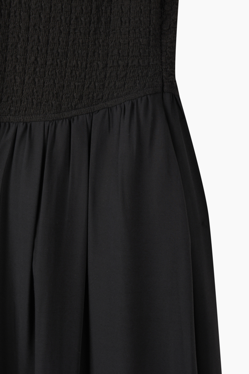 https://img.benettonmall.com/PARTS/KS/26S/SAOPE3631BK_MB_D15.jpg?cb=1777643535