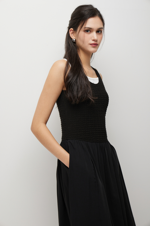 https://img.benettonmall.com/PARTS/KS/26S/SAOPE3631BK_MB_D4.jpg?cb=1777643535