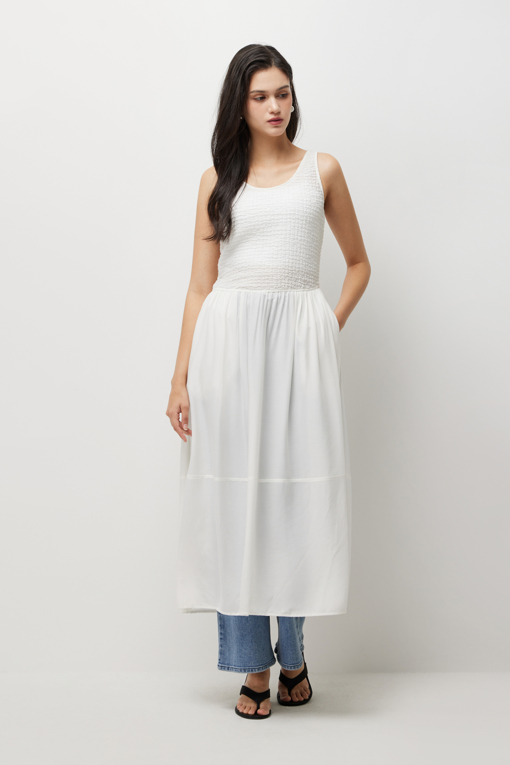 https://img.benettonmall.com/PARTS/KS/26S/SAOPE3631WH_MB_D8.jpg?cb=1777643535