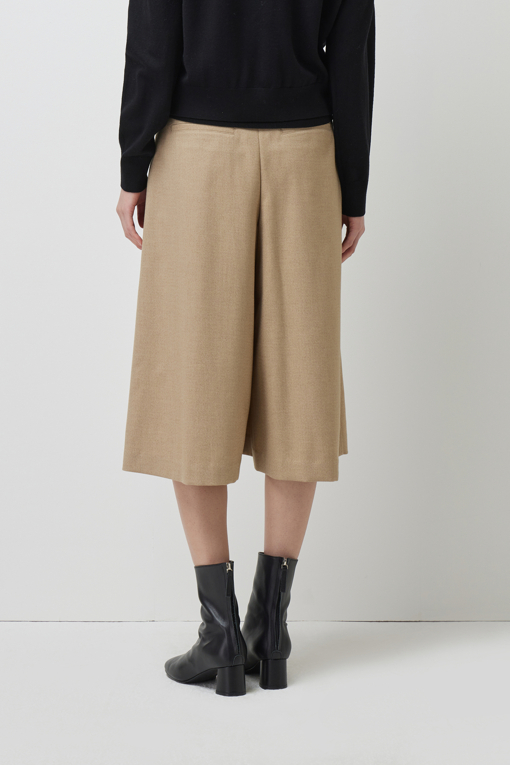 https://img.benettonmall.com/PARTS/KS/26S/SAPT03611BG_MB_D3.jpg?cb=1782918151
