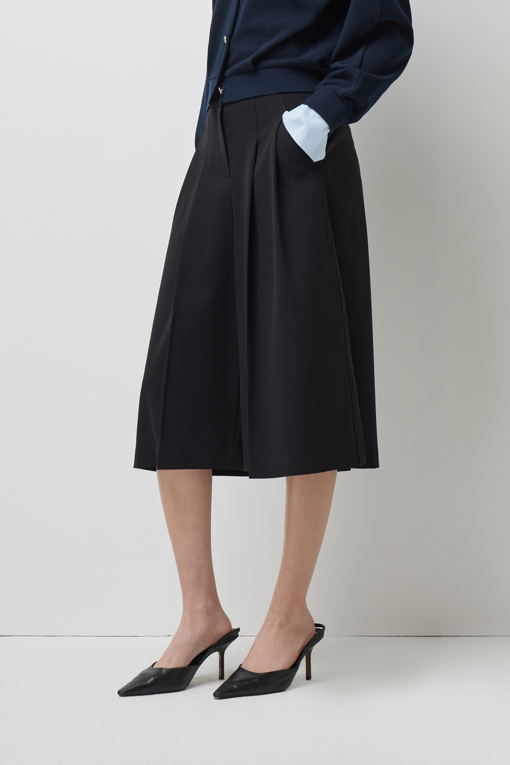https://img.benettonmall.com/PARTS/KS/26S/SAPT03611BK_MB_D2.jpg?cb=1782918151