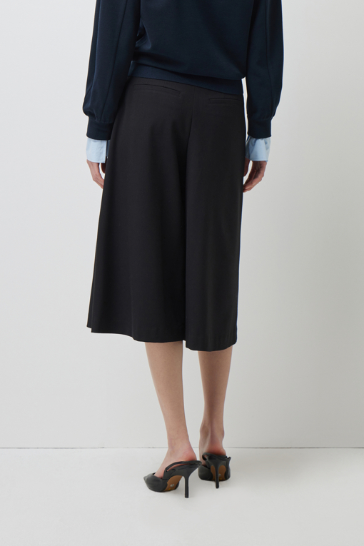 https://img.benettonmall.com/PARTS/KS/26S/SAPT03611BK_MB_D3.jpg?cb=1782918151