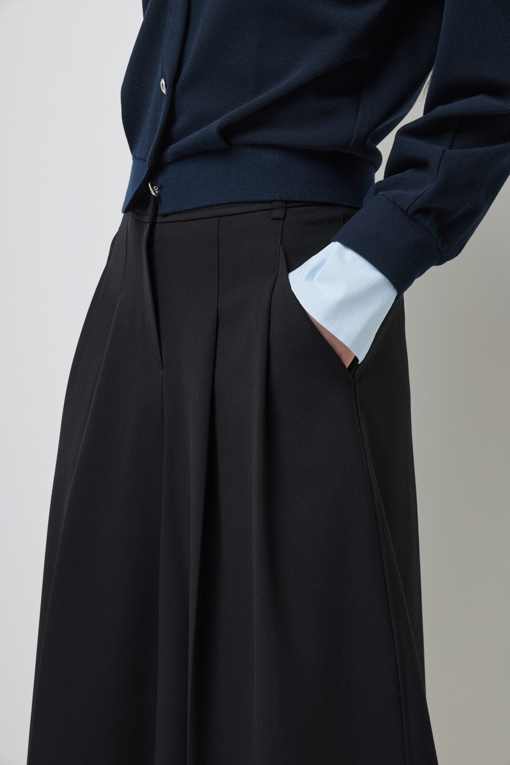 https://img.benettonmall.com/PARTS/KS/26S/SAPT03611BK_MB_D4.jpg?cb=1782918151
